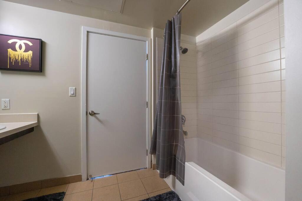 June Specials- Suite Spot Dtla- Free Parking For One Car! Los Angeles Bagian luar foto
